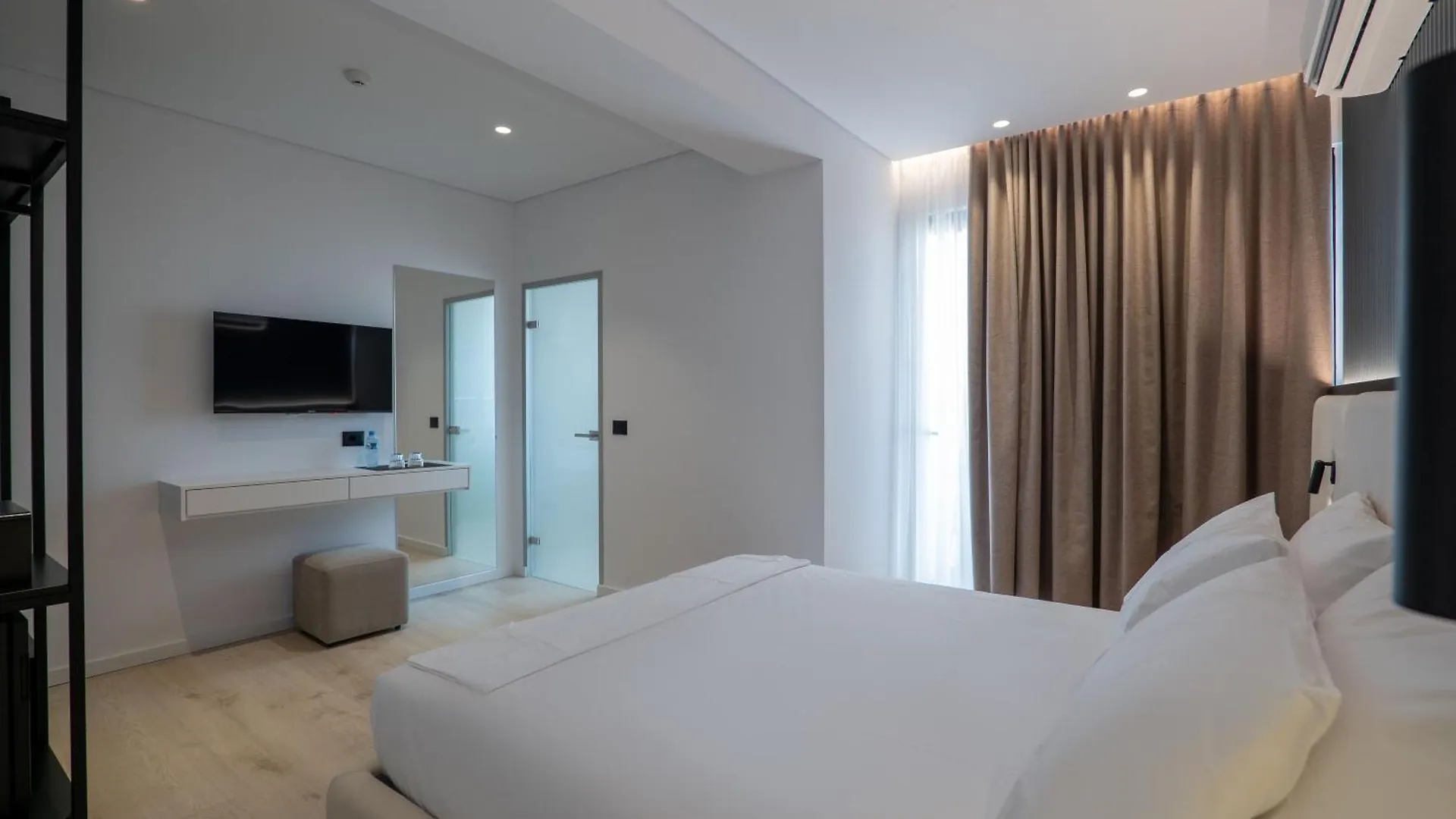 Arrei Hotel Sarande 4*,