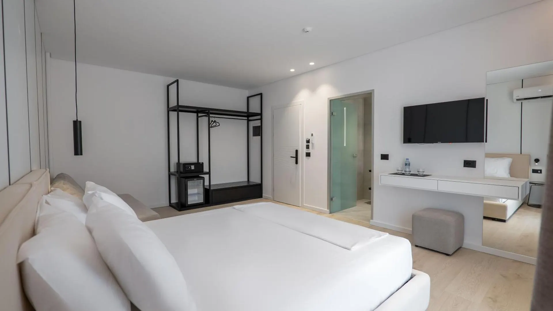 Arrei Hotel Sarande 4*,