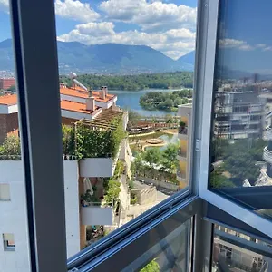 https://mb-luxury-apartments.hotels-in-tirana.com