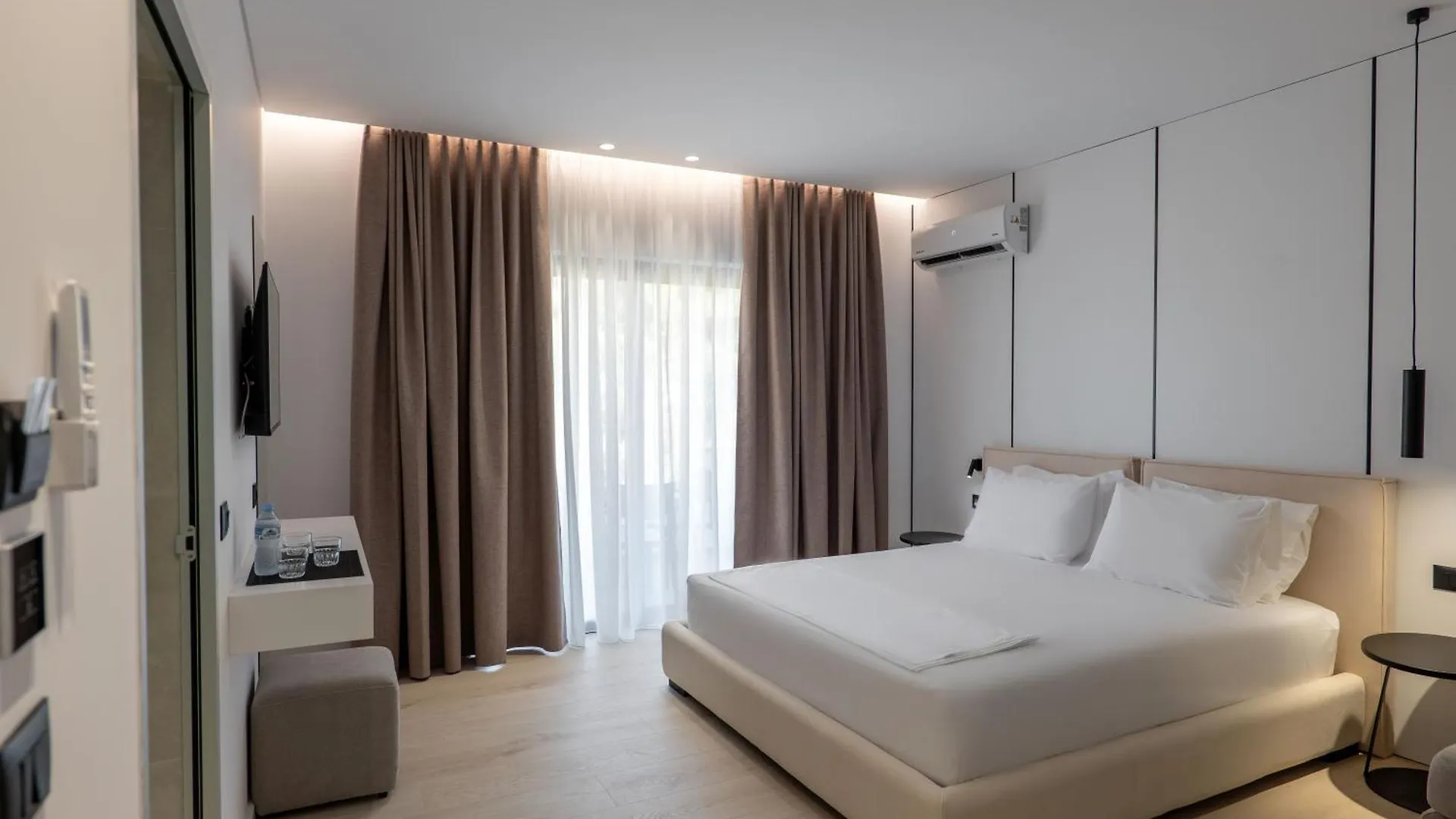 Arrei Hotel Sarande 4*,
